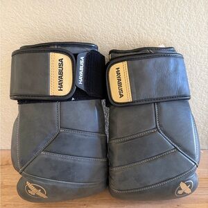 Hayabusa T3 LX Boxing Gloves Obsidian/Gold 16 Oz